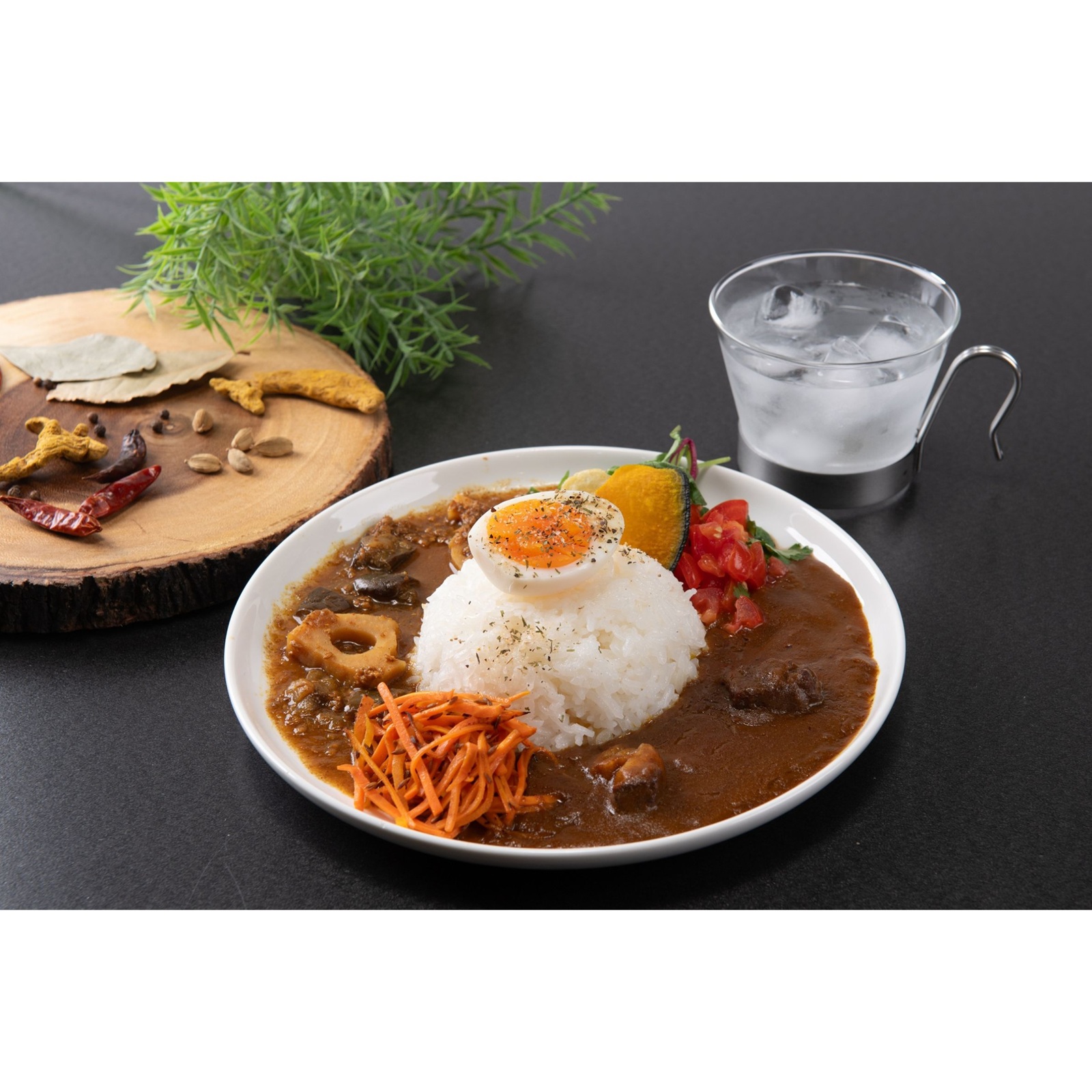 厳選十種のこだわりスパイスカレー・じっくり煮込んだ本格欧風ビーフカレー