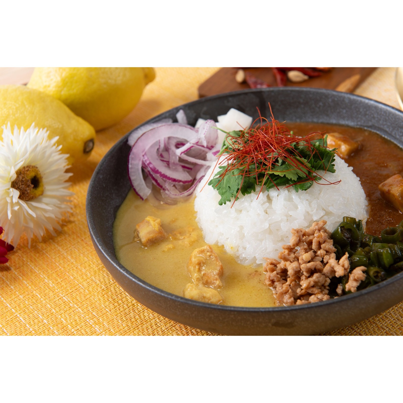 レモン香るクリーミーチキンカレー・痺れる辛さ四川風麻婆カレー