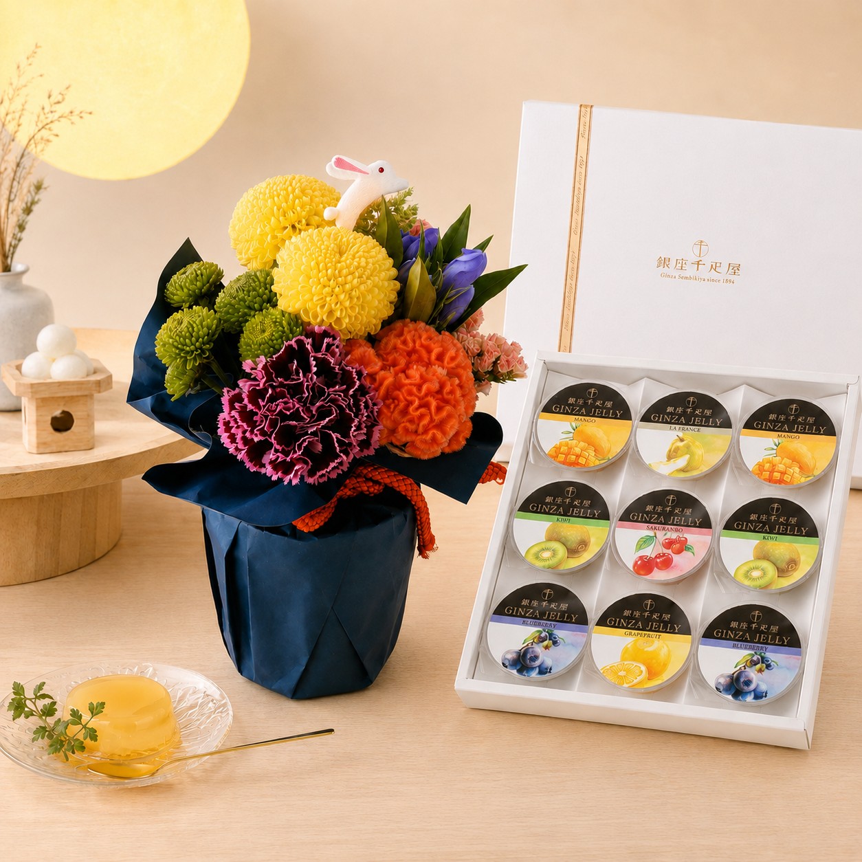 【敬老の日・お月見】銀座千疋屋スイーツと生花 アレンジメントセット「月宵（つきよい）うさぎ」