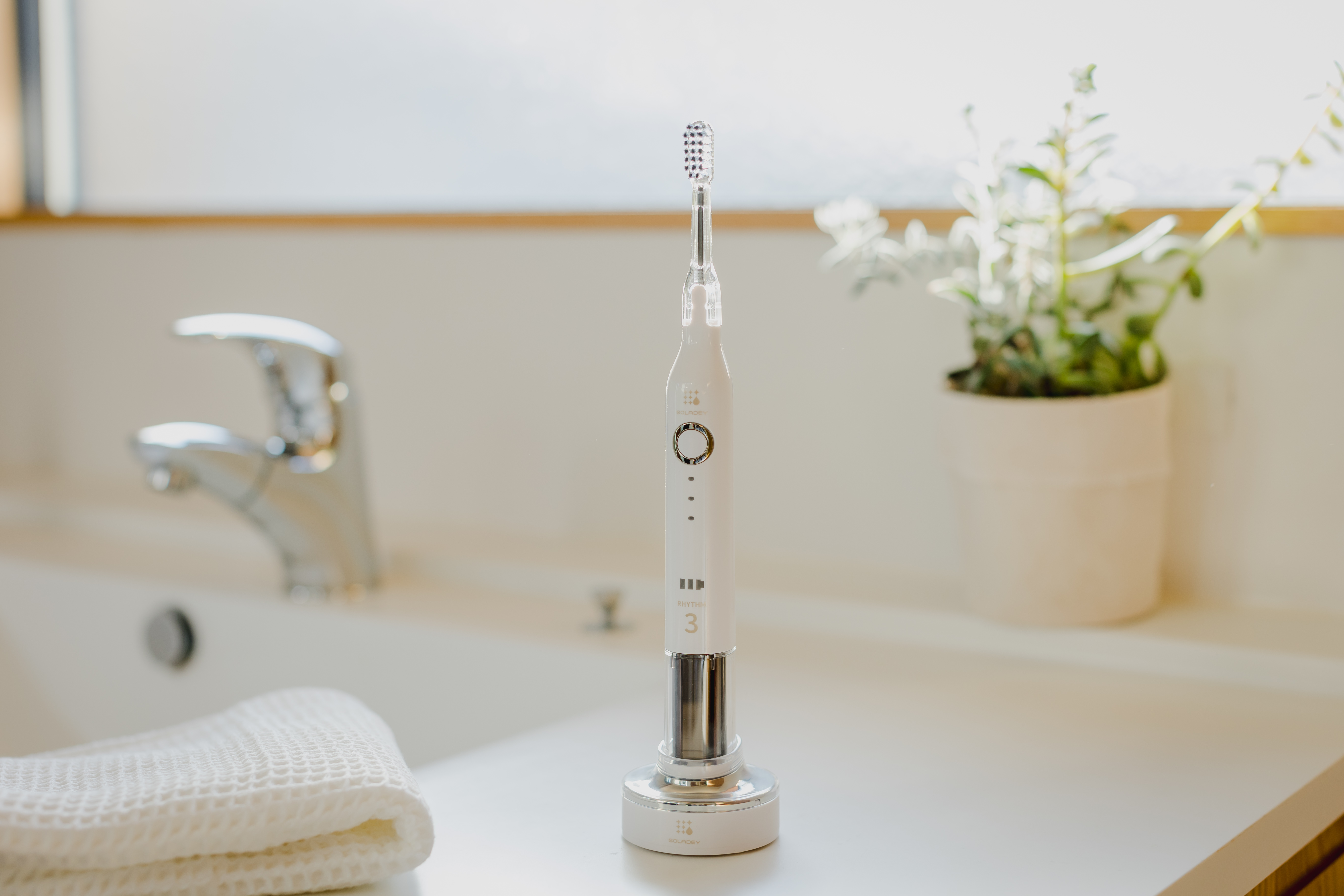 光と水で磨く音波振動歯ブラシ ソラデーリズム3