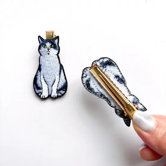 ネコの刺繍ヘアクリップ（1つ入り）