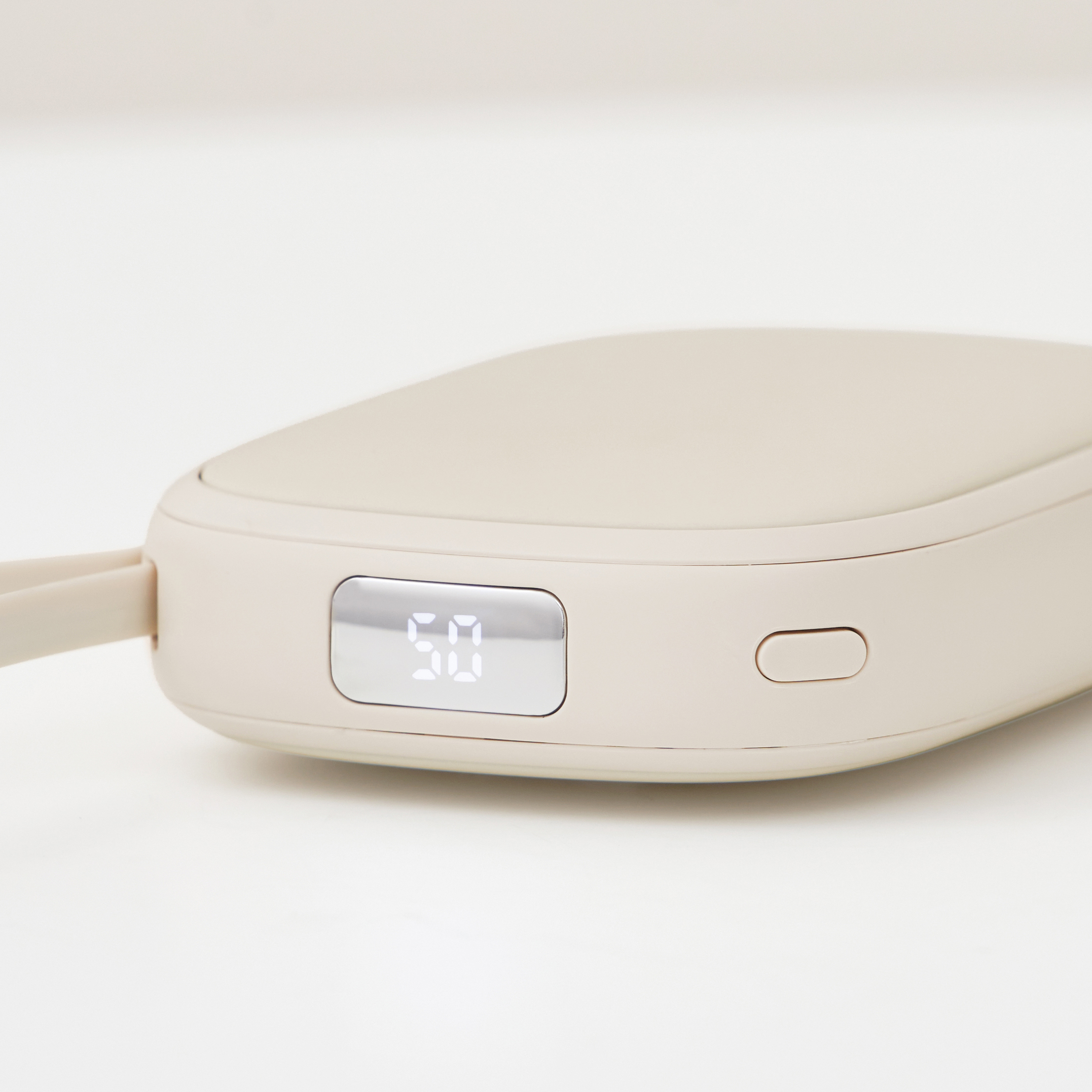 ストラップにもなるUSBコード一体型使い捨てないカイロ