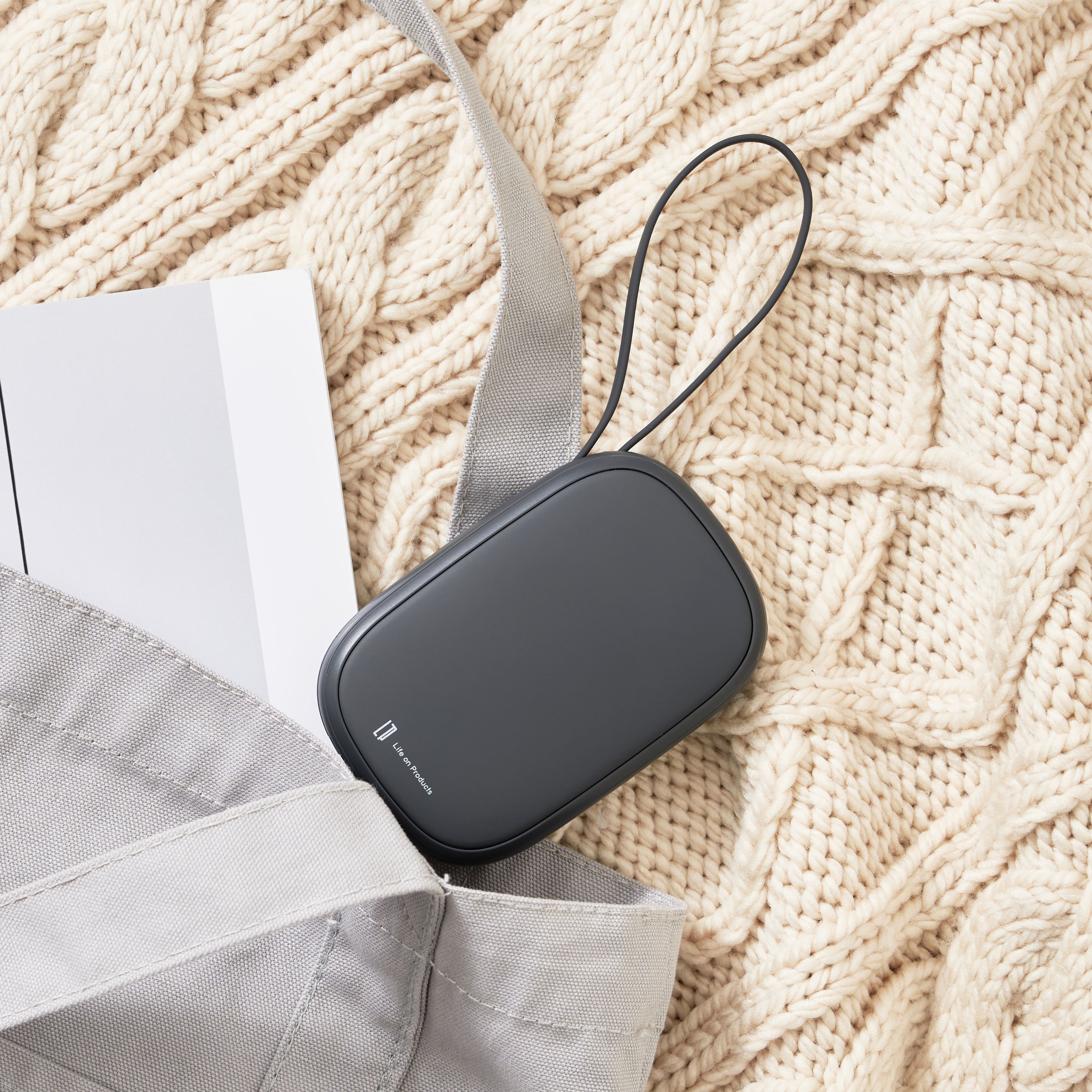 ストラップにもなるUSBコード一体型使い捨てないカイロ