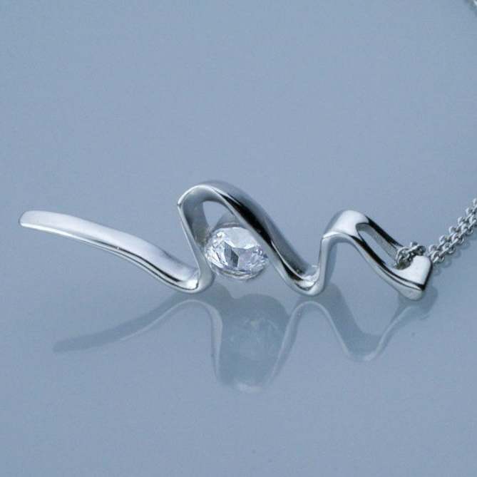 【Clementia】シャイニィウェイブネックレス