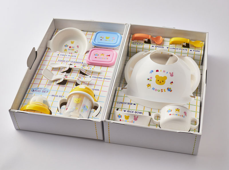 豪華なテーブルウェアセット(ベビー食器セット）