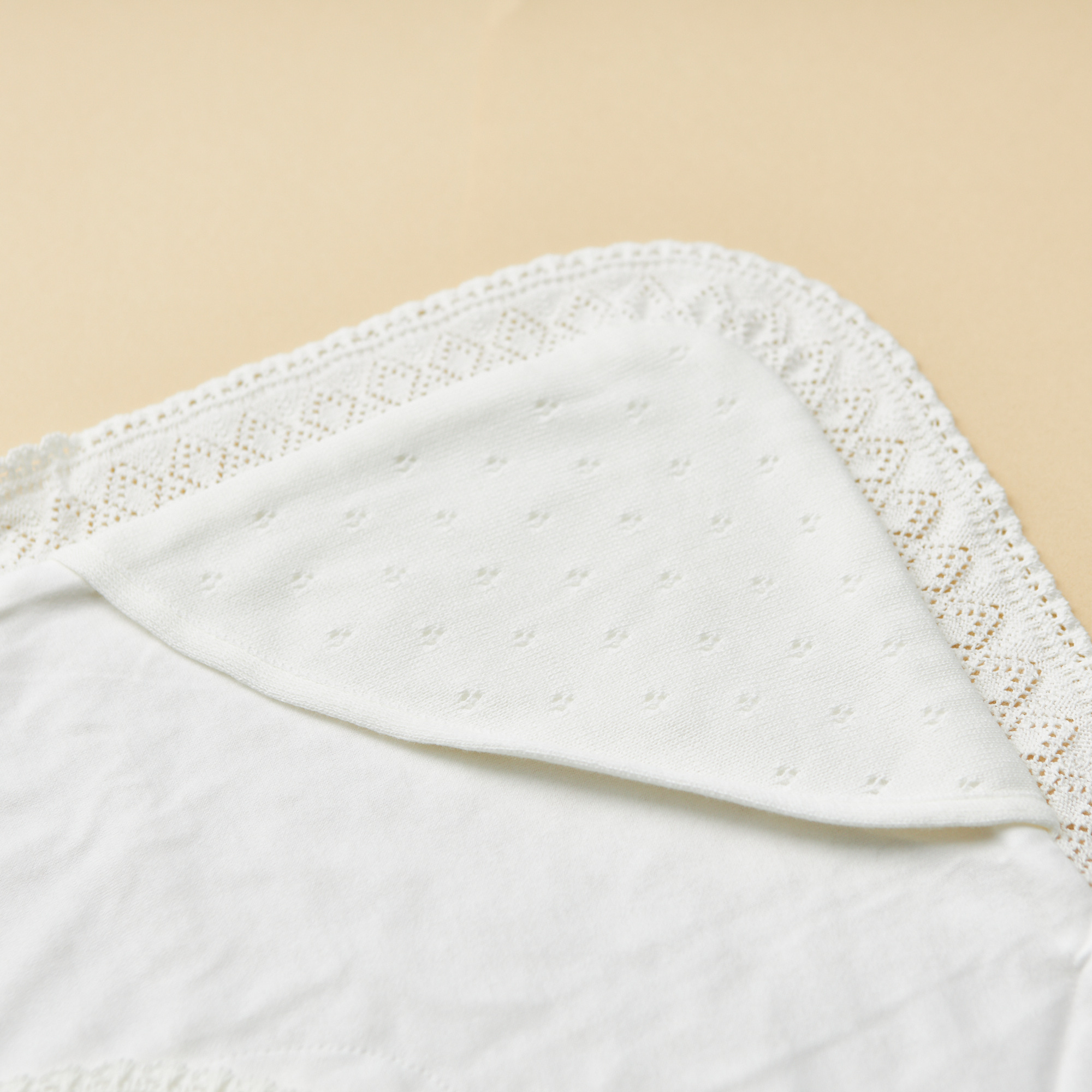 透かし編みレースのアフガン(おくるみ)