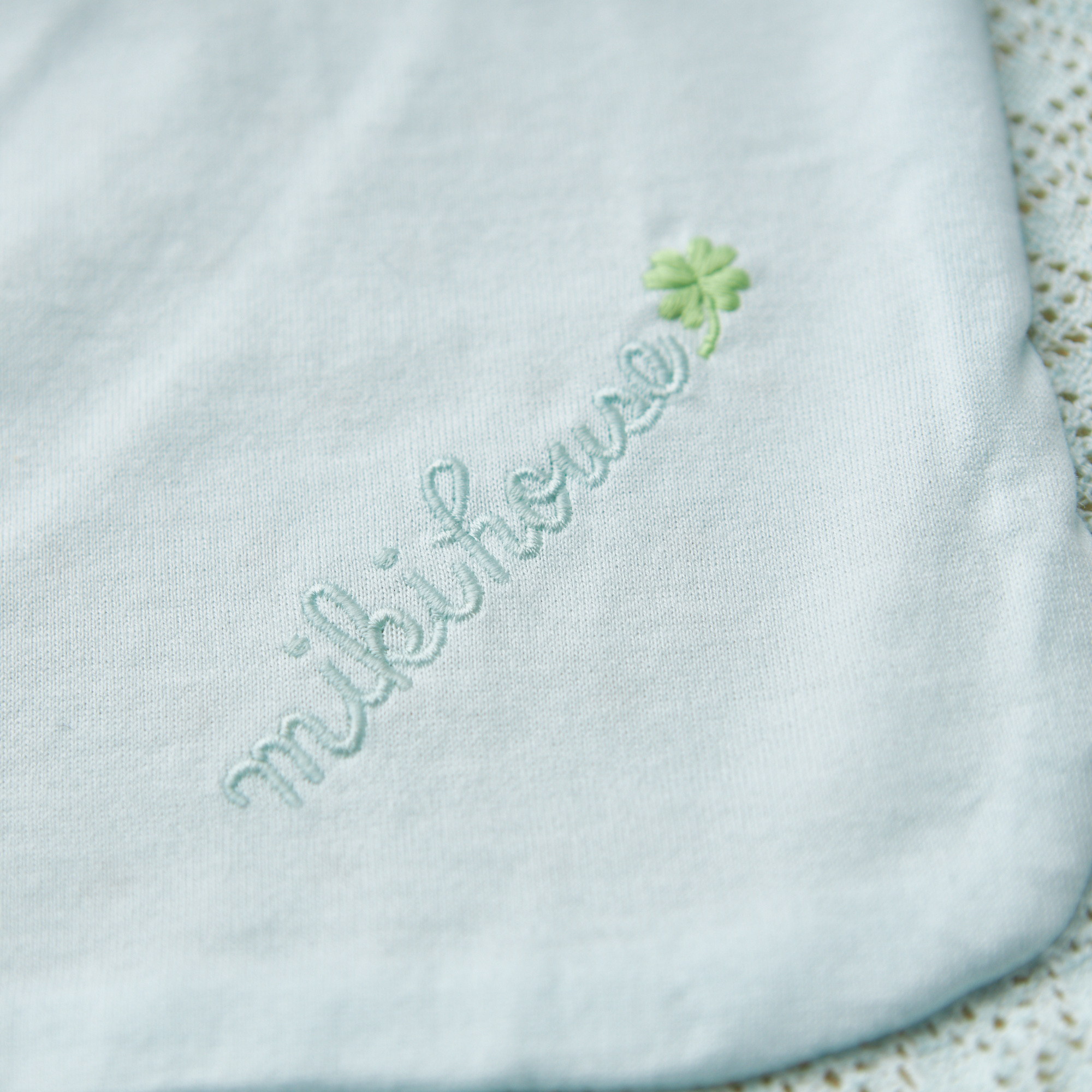 透かし編みレースのアフガン(おくるみ)