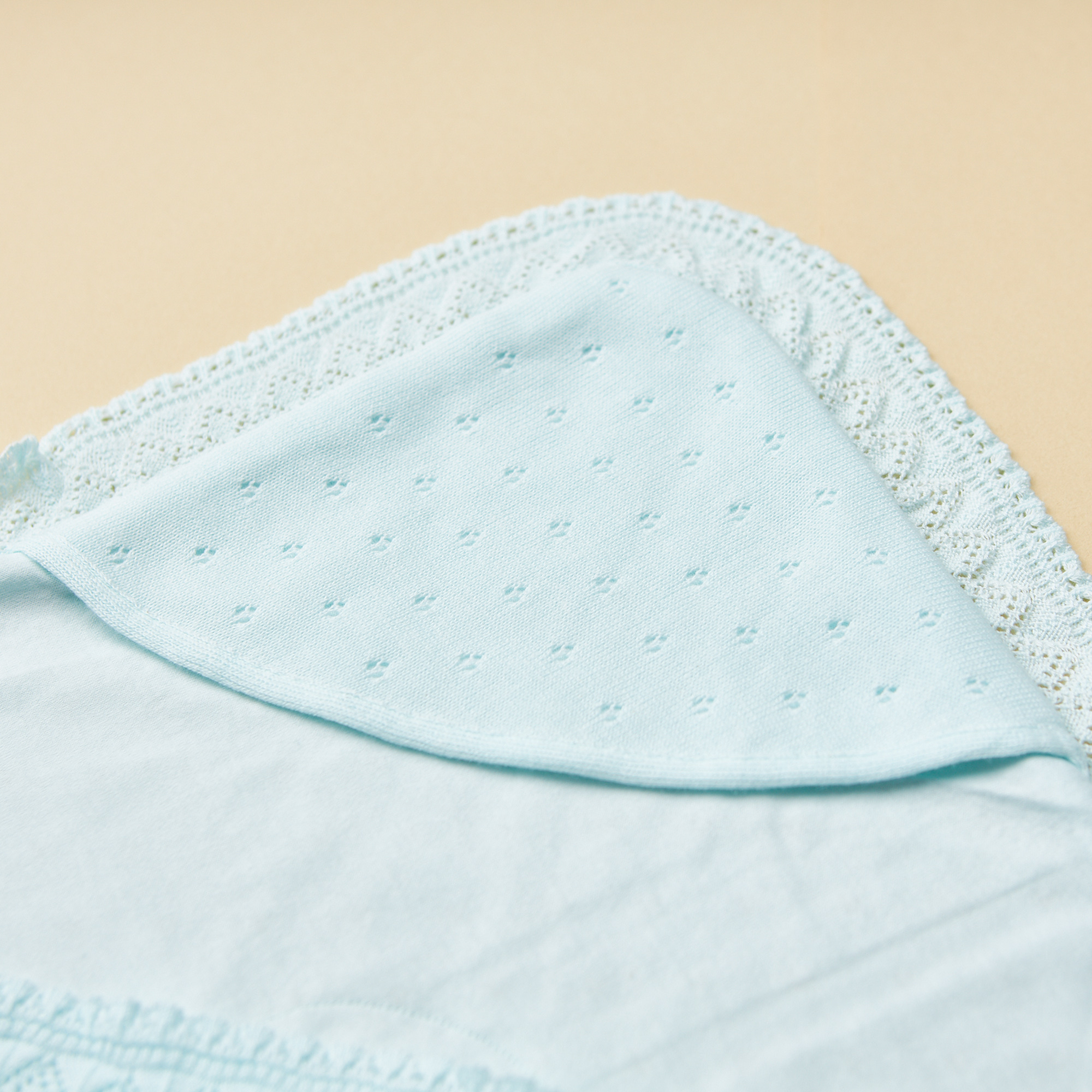 透かし編みレースのアフガン(おくるみ)