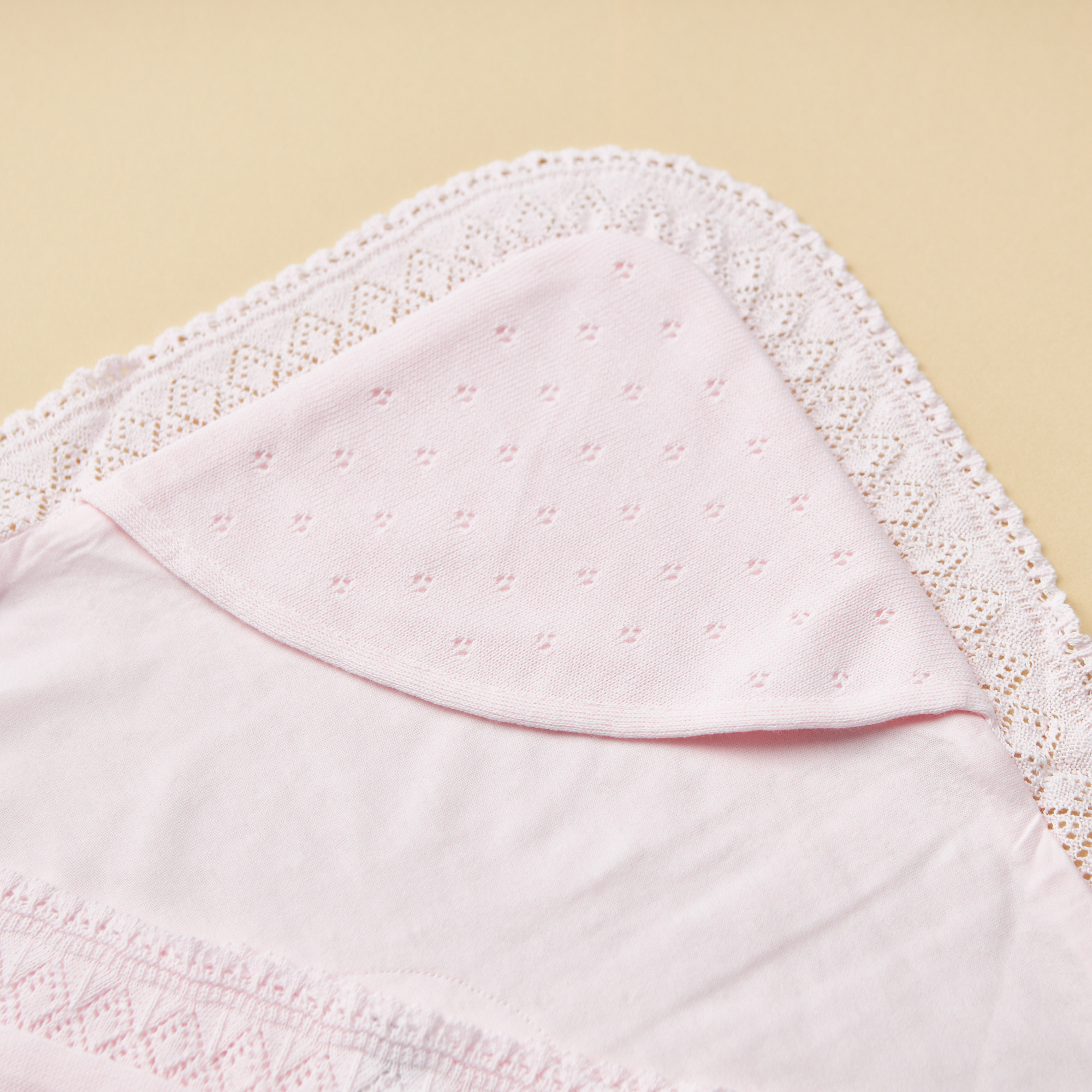 透かし編みレースのアフガン(おくるみ)