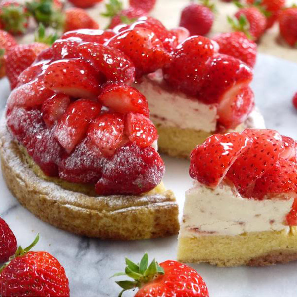 完熟いちごのストロベリーチーズタルト 14㎝ (4〜6名様用) 誕生日 ギフト 結婚祝 出産祝 無添加 お菓子 【母の日 2025 早割 お取り寄せ  誕生日ケーキ メディア掲載店】