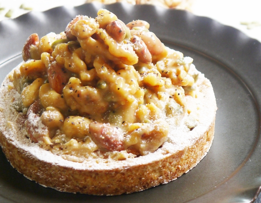 誕生日ケーキ 即日出荷 着日指定 ナッツ好きさんのためのキャラメルナッツタルト 14㎝ (4〜6名様用)