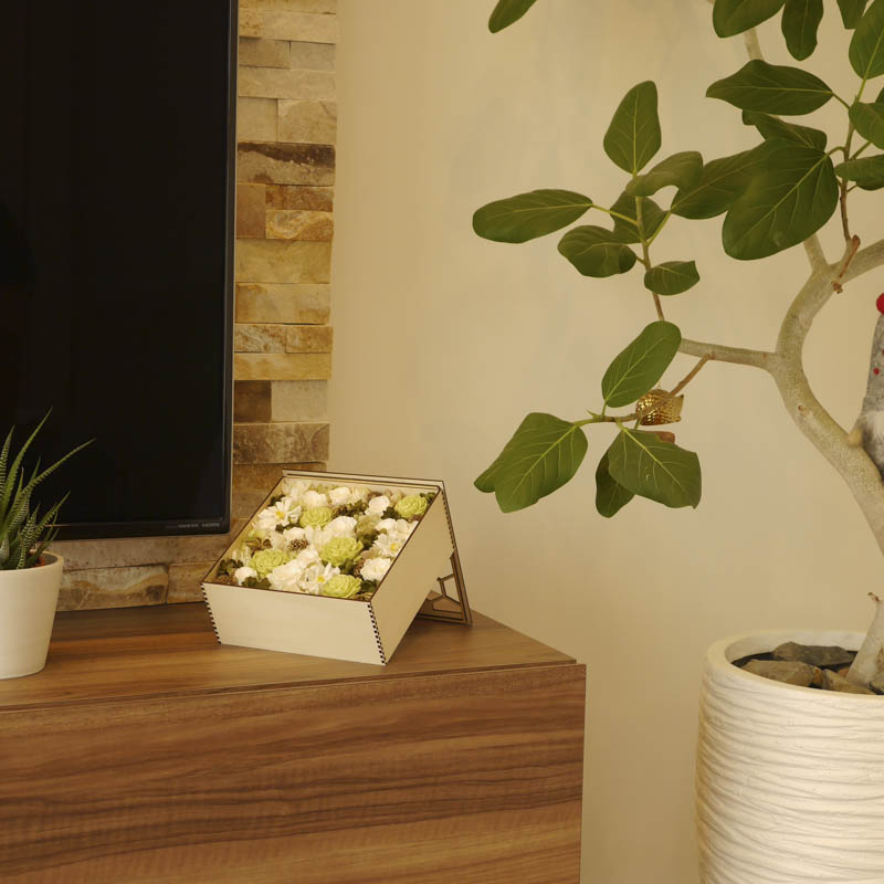 縁起の良い和柄箱入りプリザーブドフラワー(正方形L)