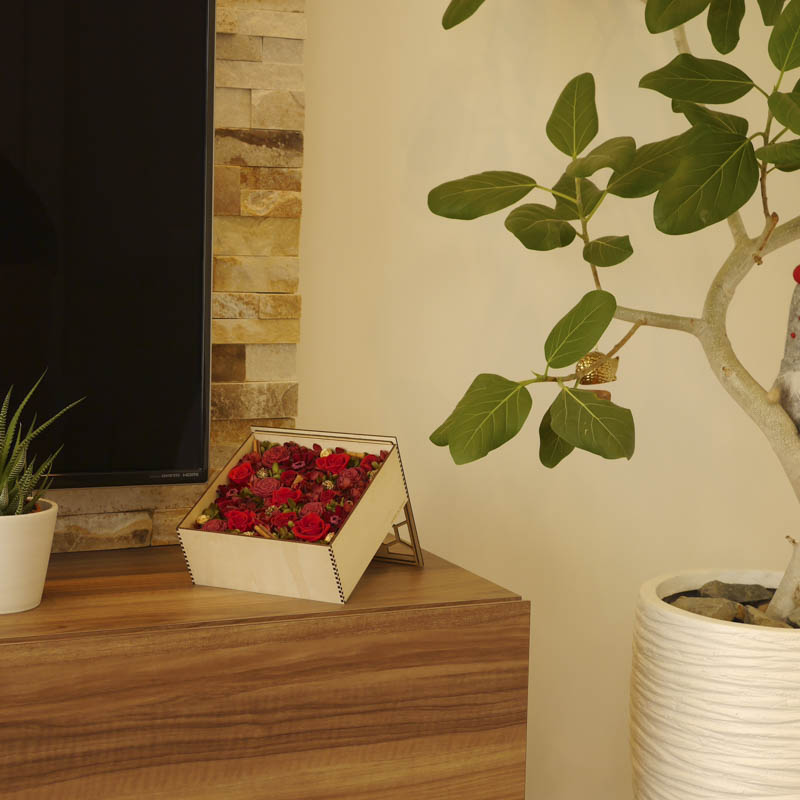 縁起の良い和柄箱入りプリザーブドフラワー(正方形L)