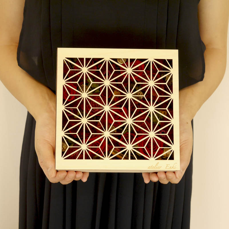 縁起の良い和柄箱入りプリザーブドフラワー(正方形L)