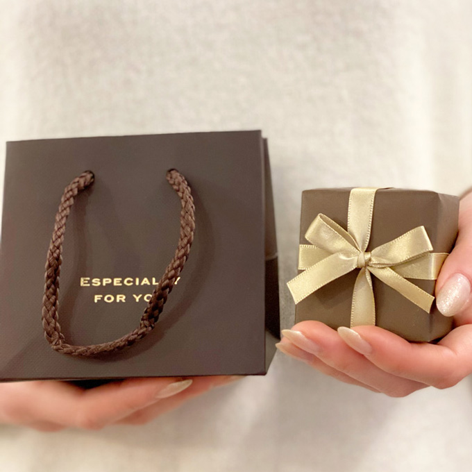 25色から選べる！イニシャルデコゴルフマーカー｜名入れプレシオサ装飾