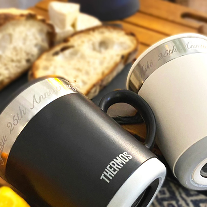 【名入れ】蓋付きサーモスマグカップ350ml｜名入れ彫刻