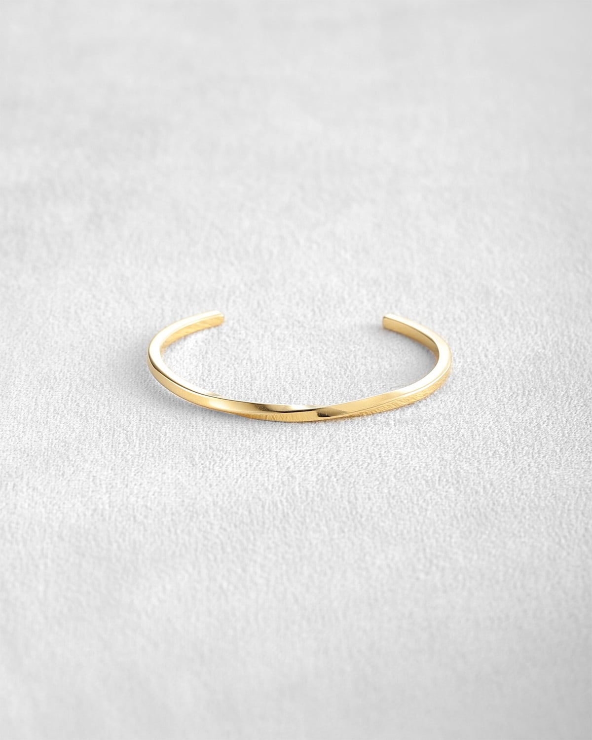 Twist bangle ゴールド の画像