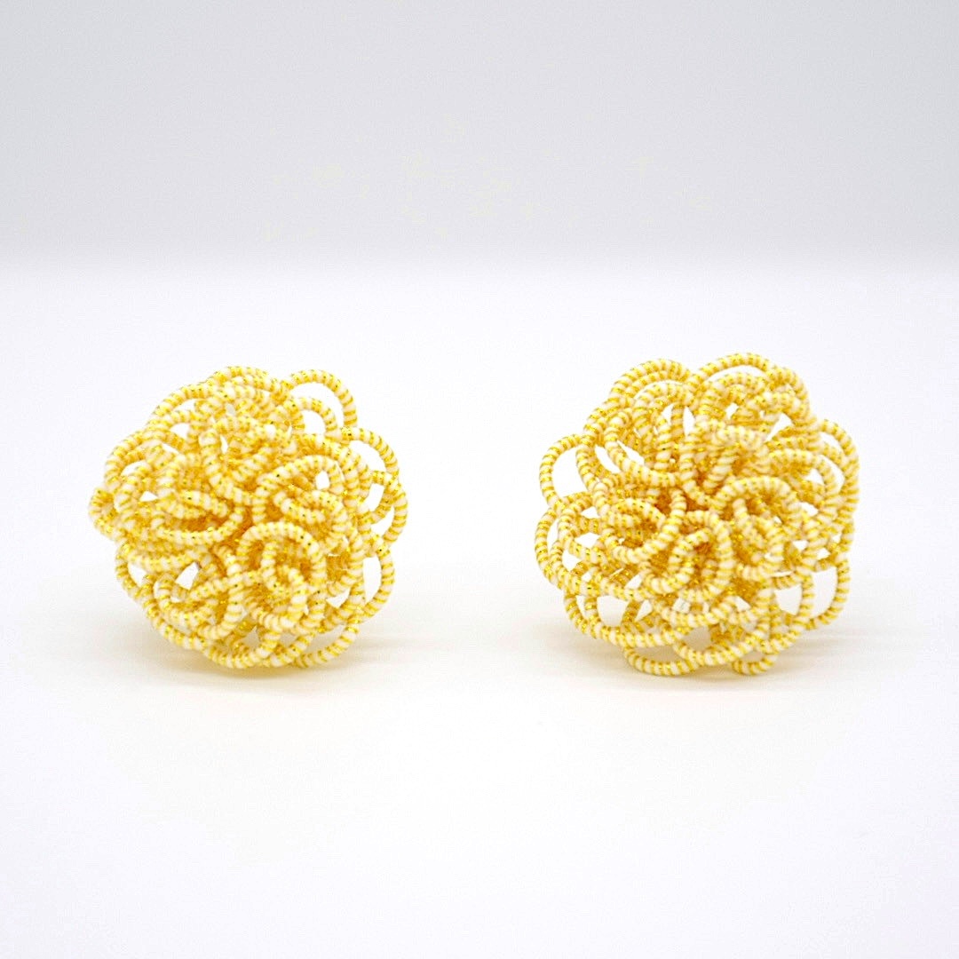 mizuhiki art　ピンポンマムピアス（金糸雀） の画像