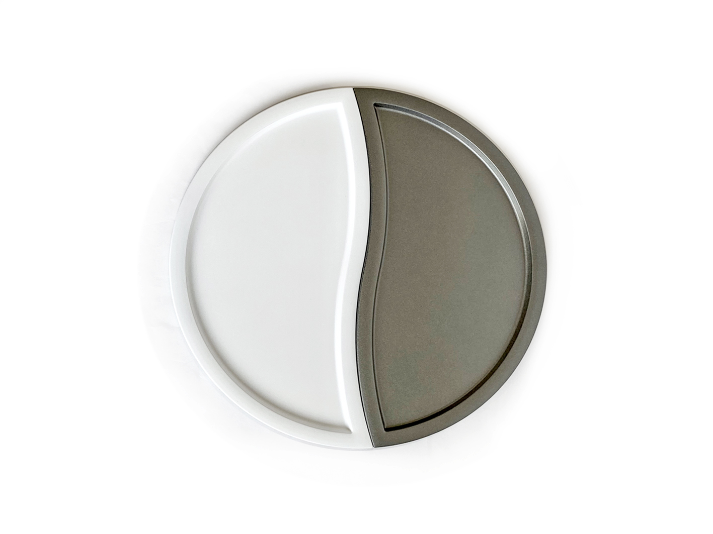 mat white x silver metallic の画像