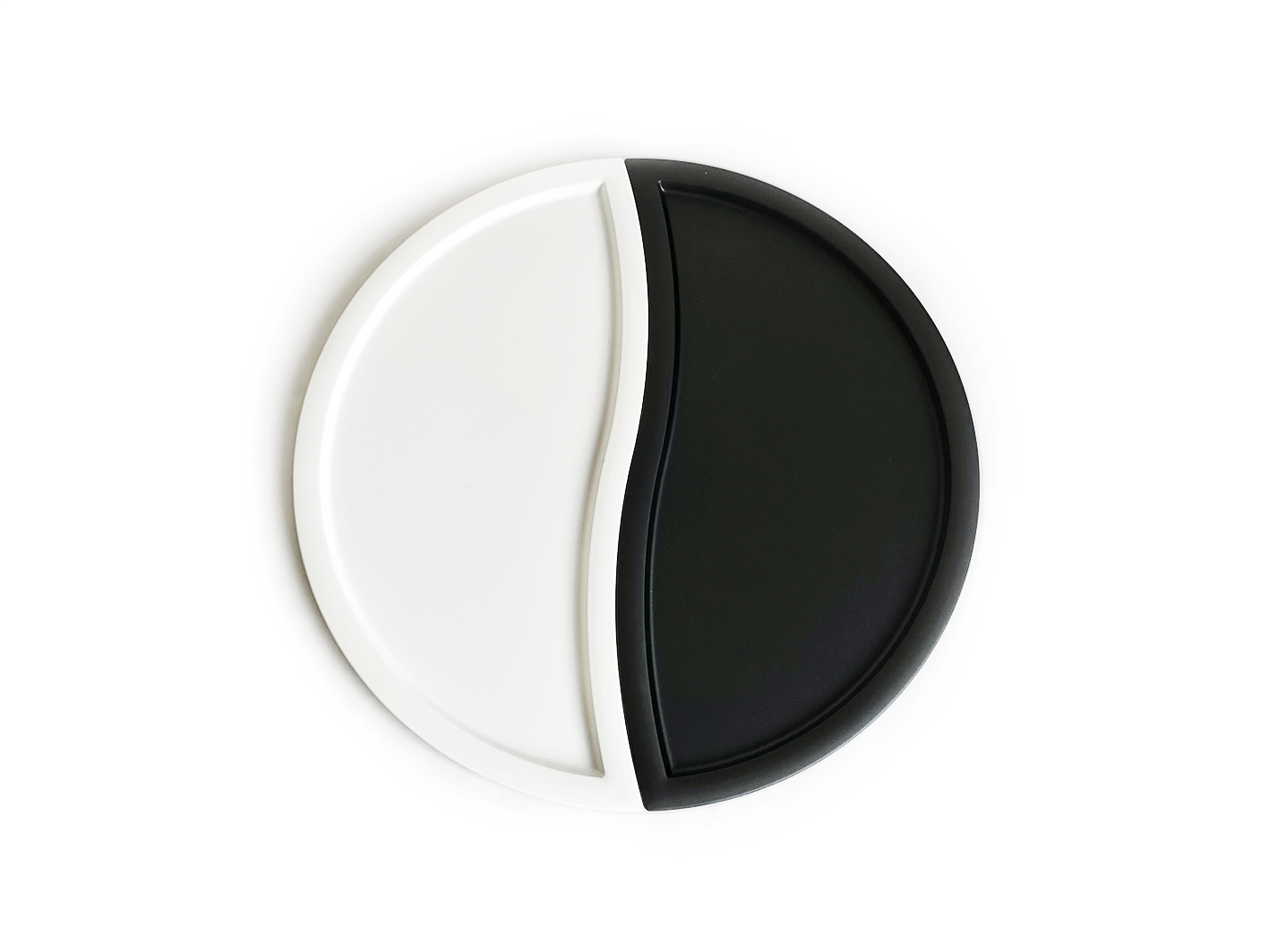 mat white x mat black の画像