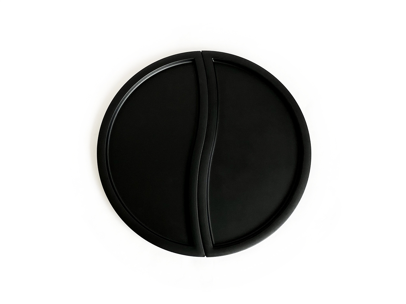 mat black x mat black の画像