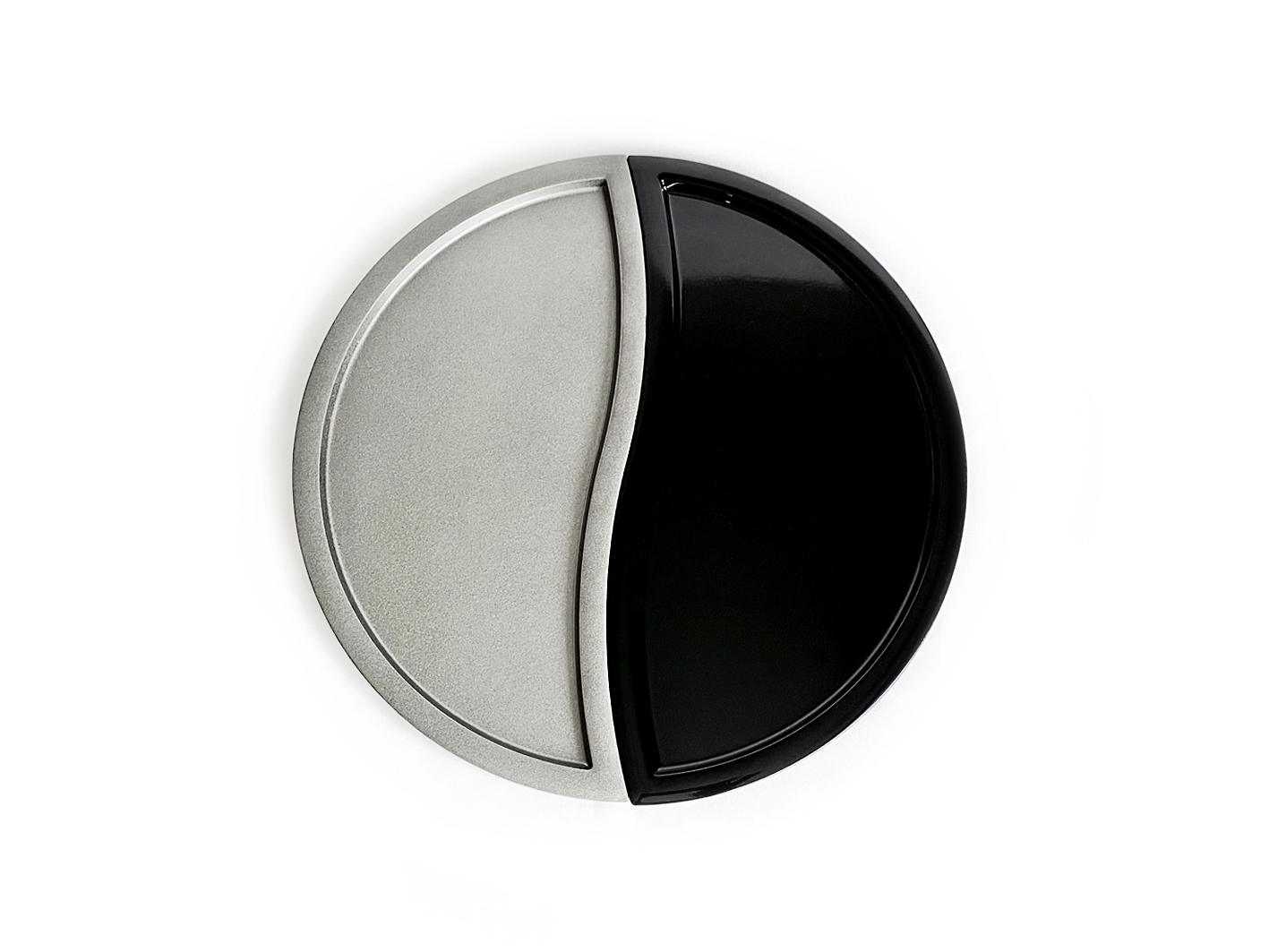 silver metallic x glossy black の画像