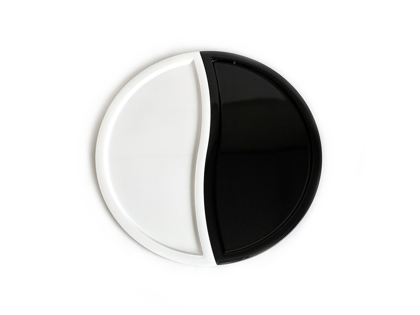 glossy white x glossy black の画像