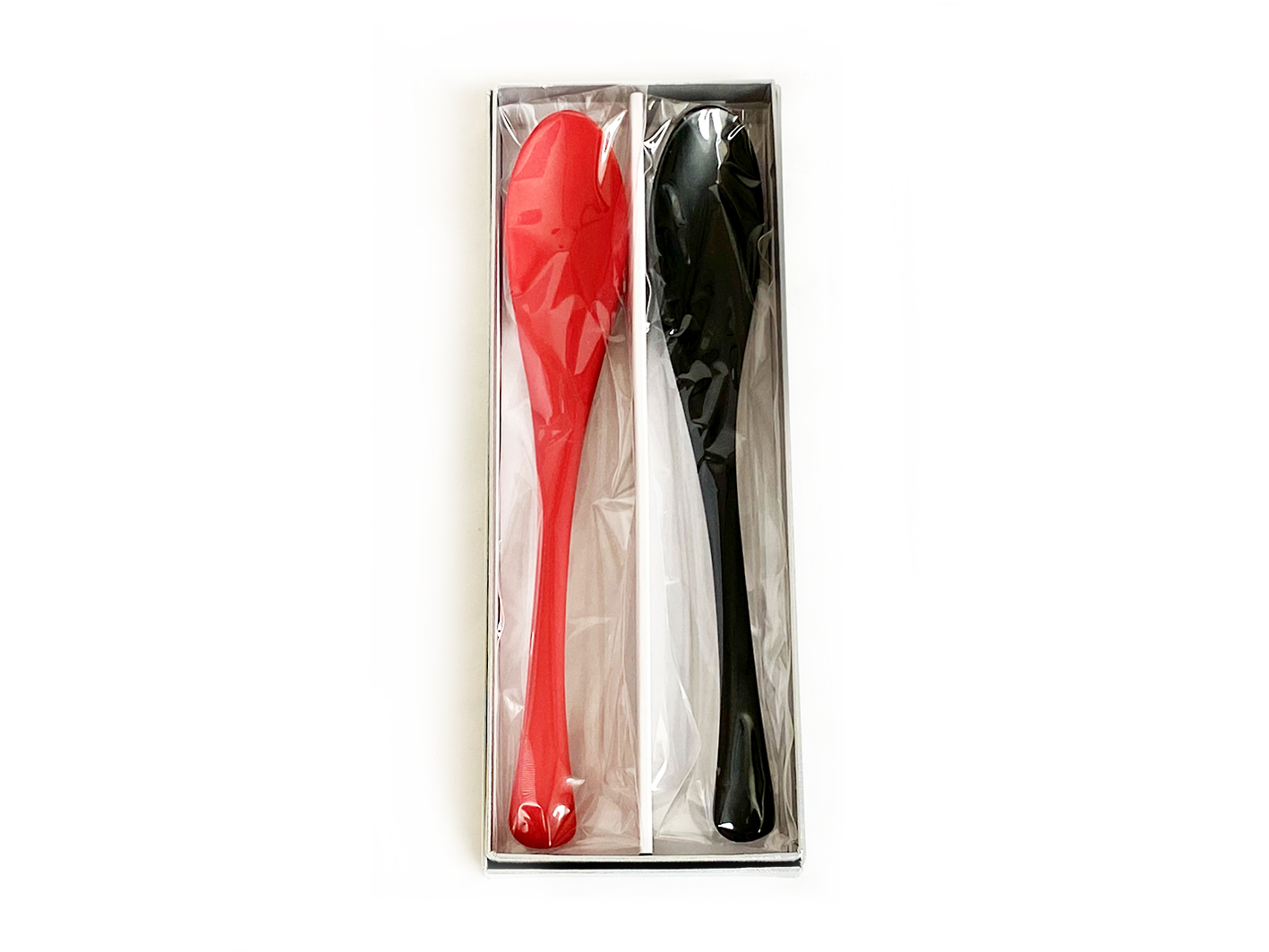 mat black x red の画像