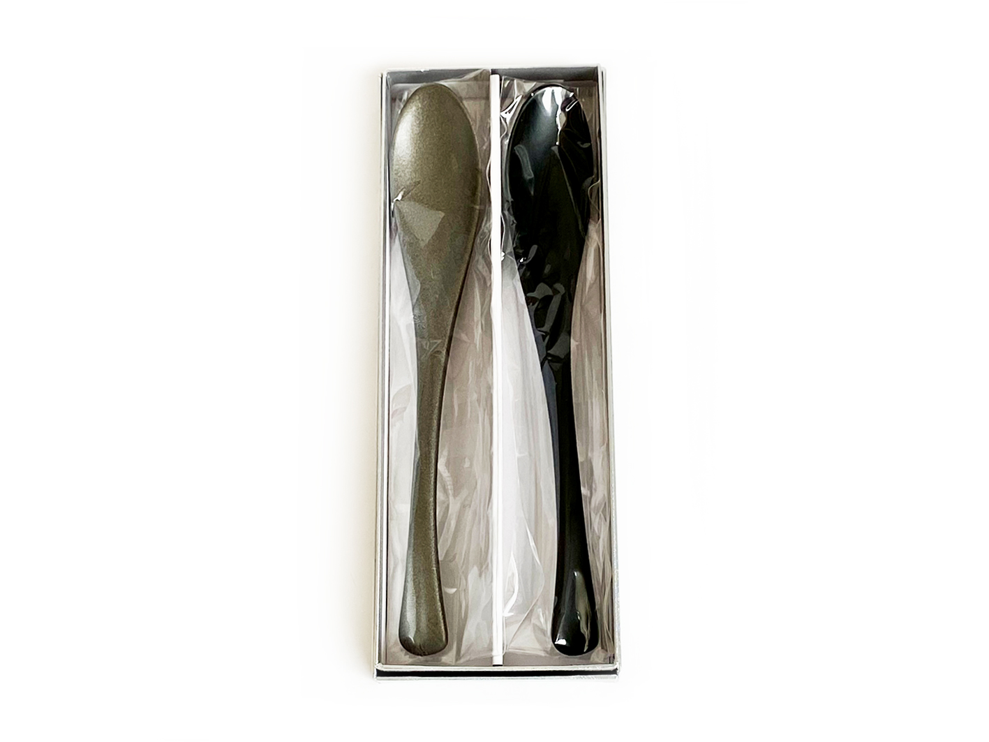mat black x silver metallic の画像