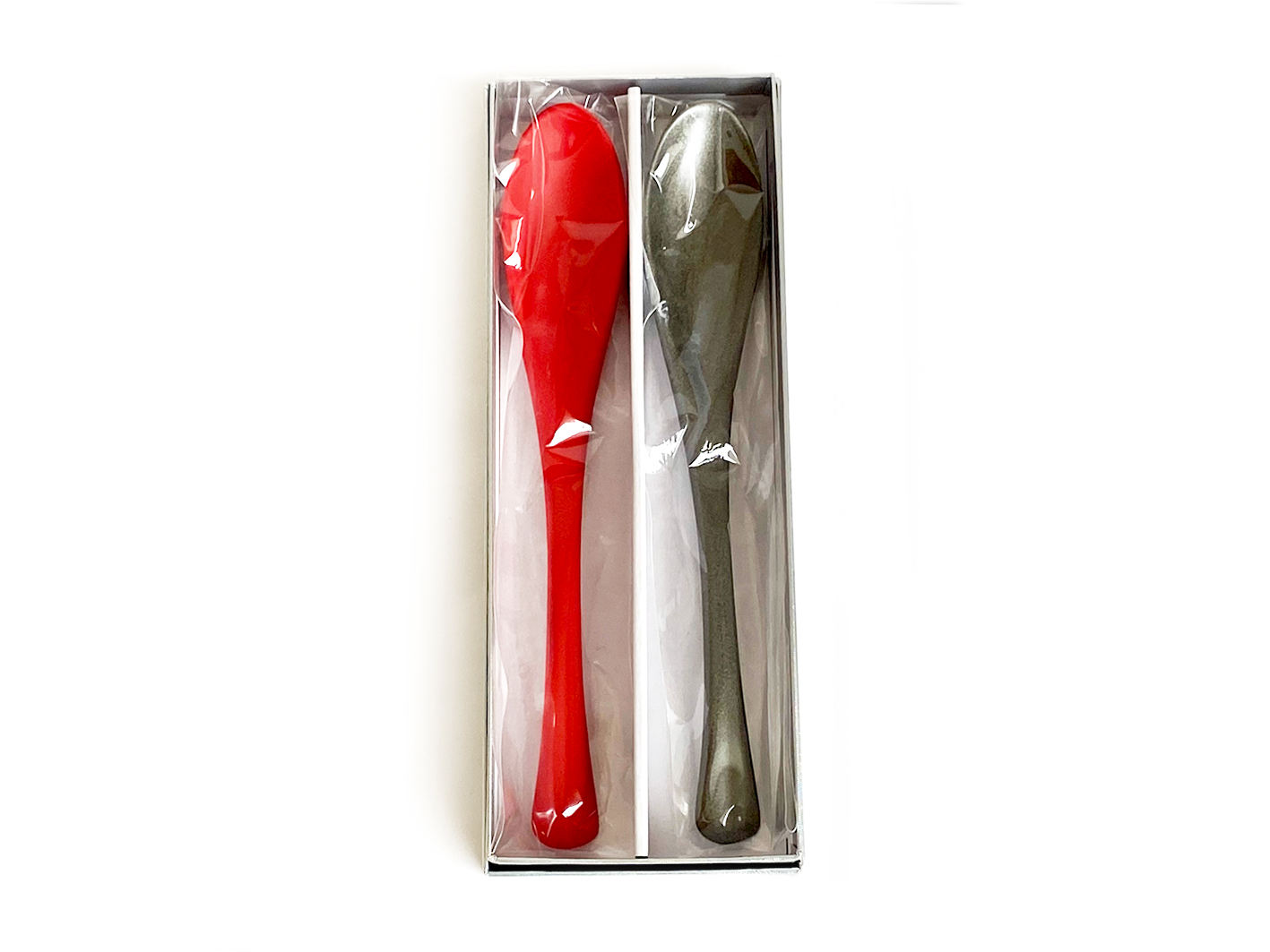 red x silver metallic の画像