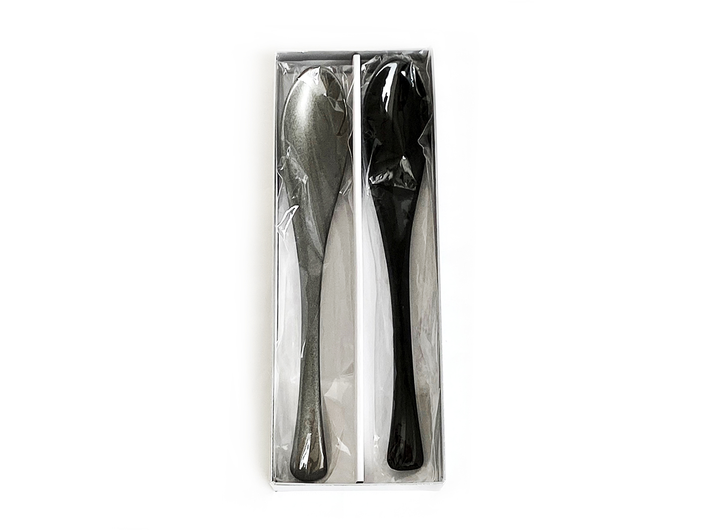 silver metallic x glossy black の画像