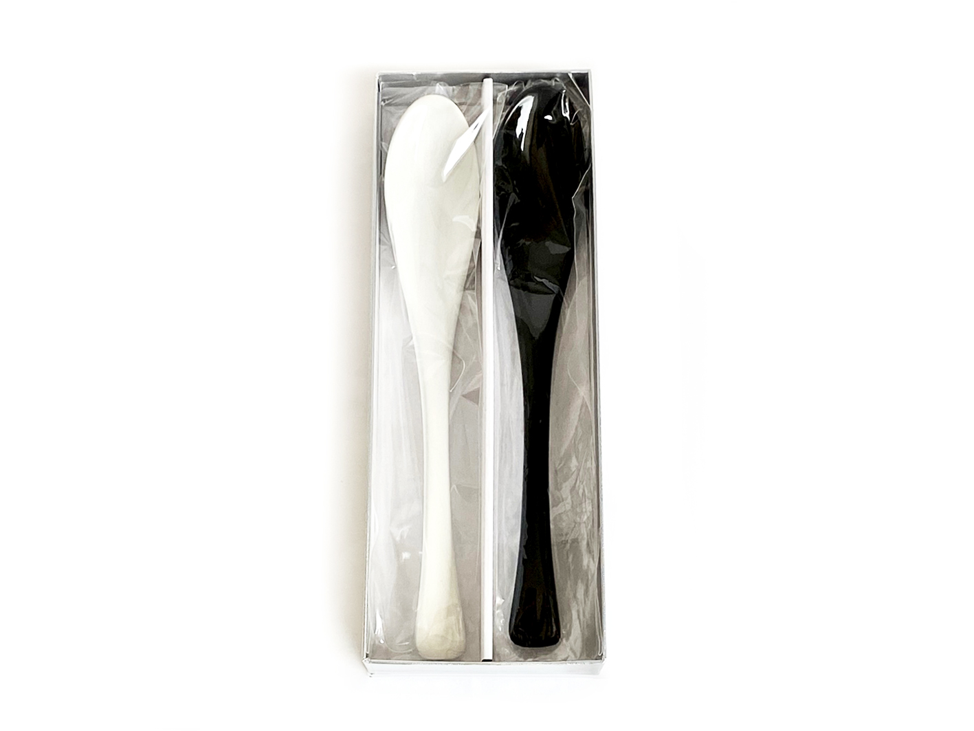 glossy white x glossy black の画像