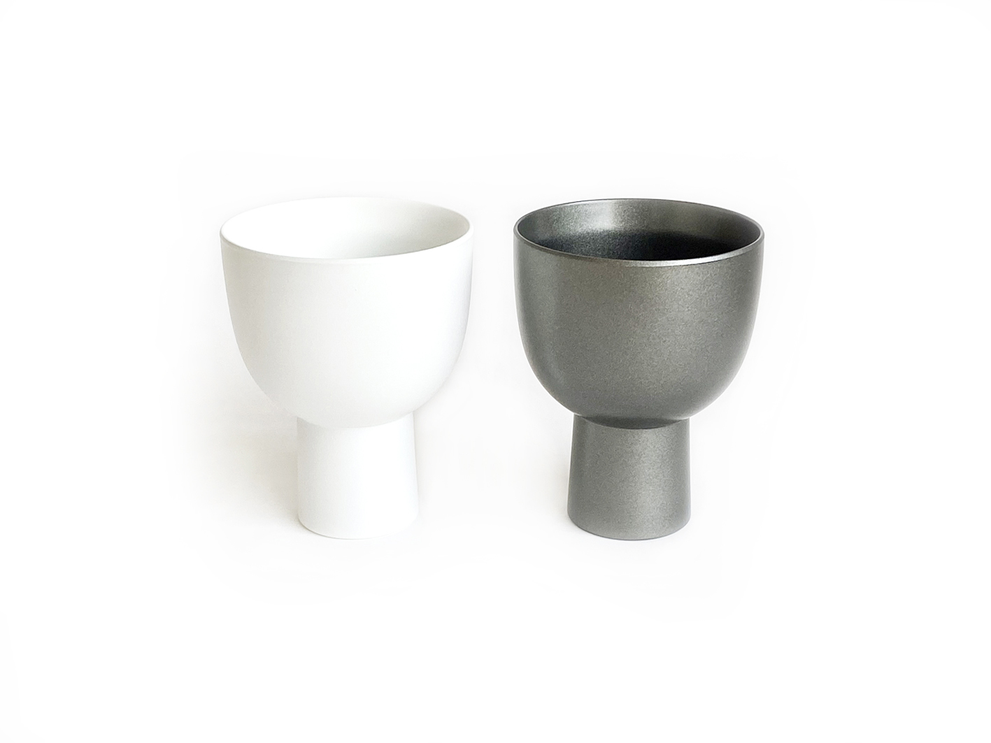 mat white x silver metallic の画像