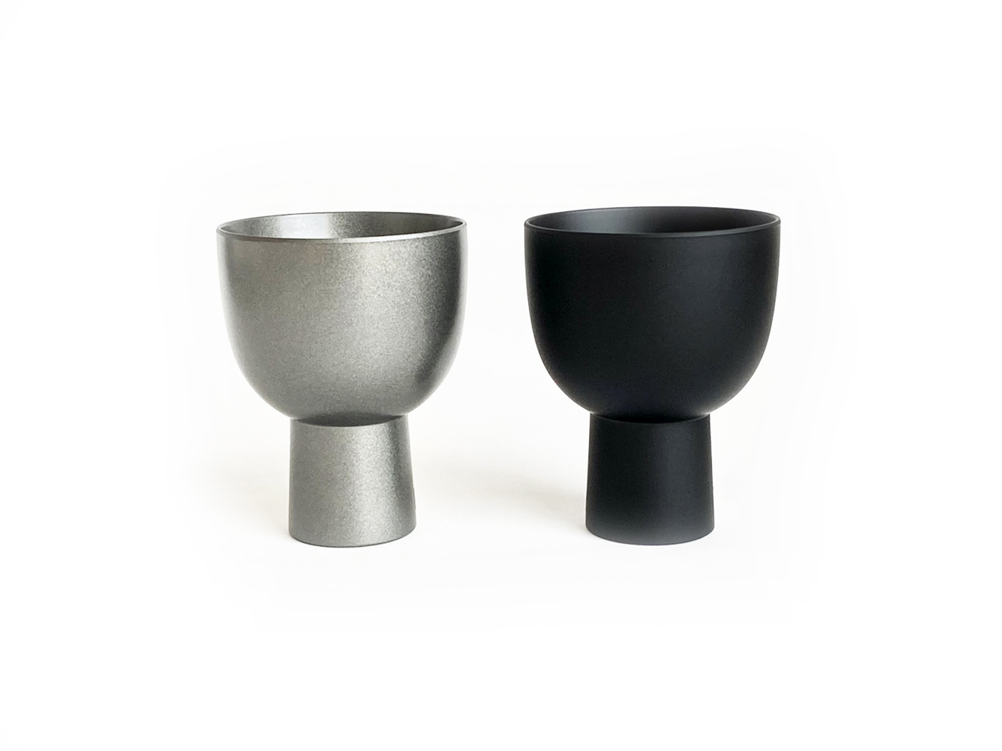 mat black x silver metallic の画像