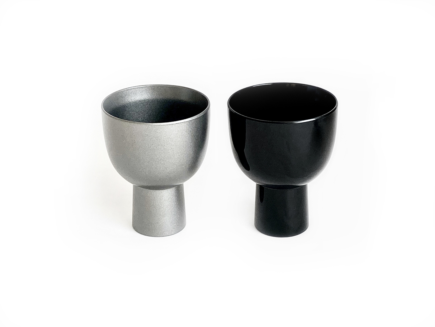 silver metallic x glossy black の画像