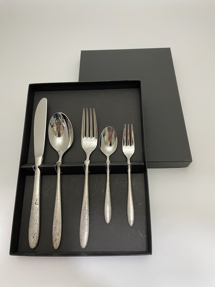 ANTIQUE SILVER の画像