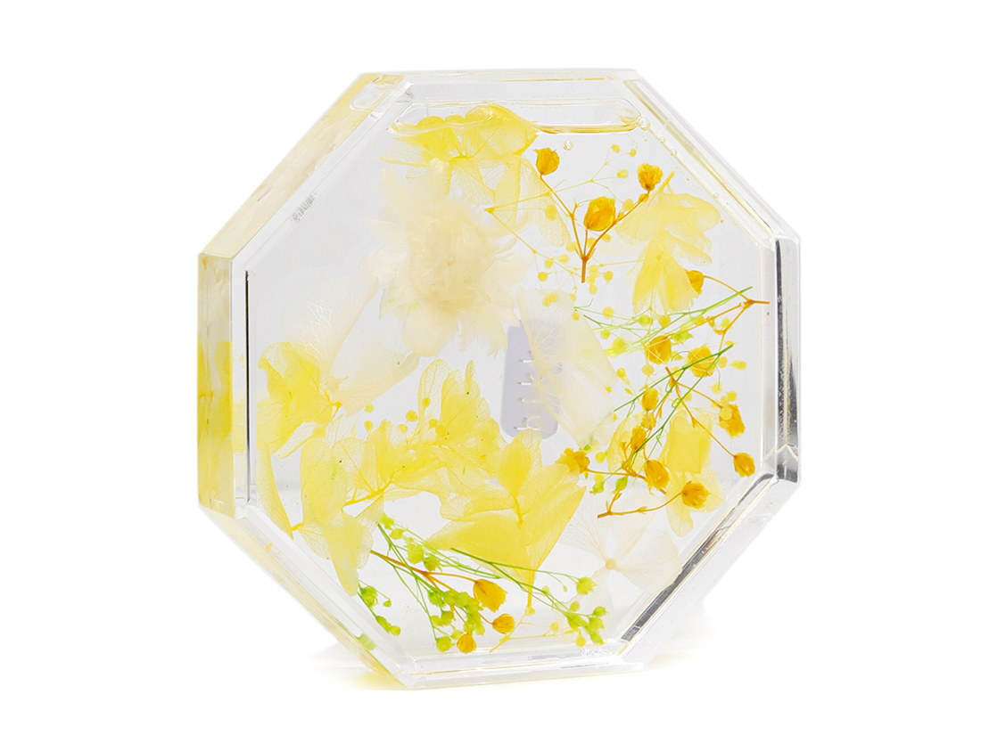 YELLOW の画像